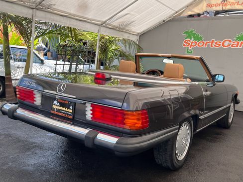 Used 1987 Mercedes-Benz 560 SL image 8