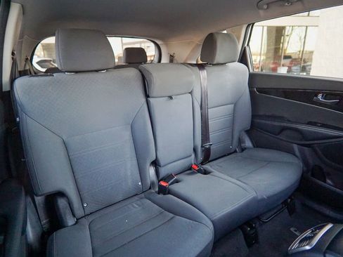 Used 2016 Kia Sorento LX image 25