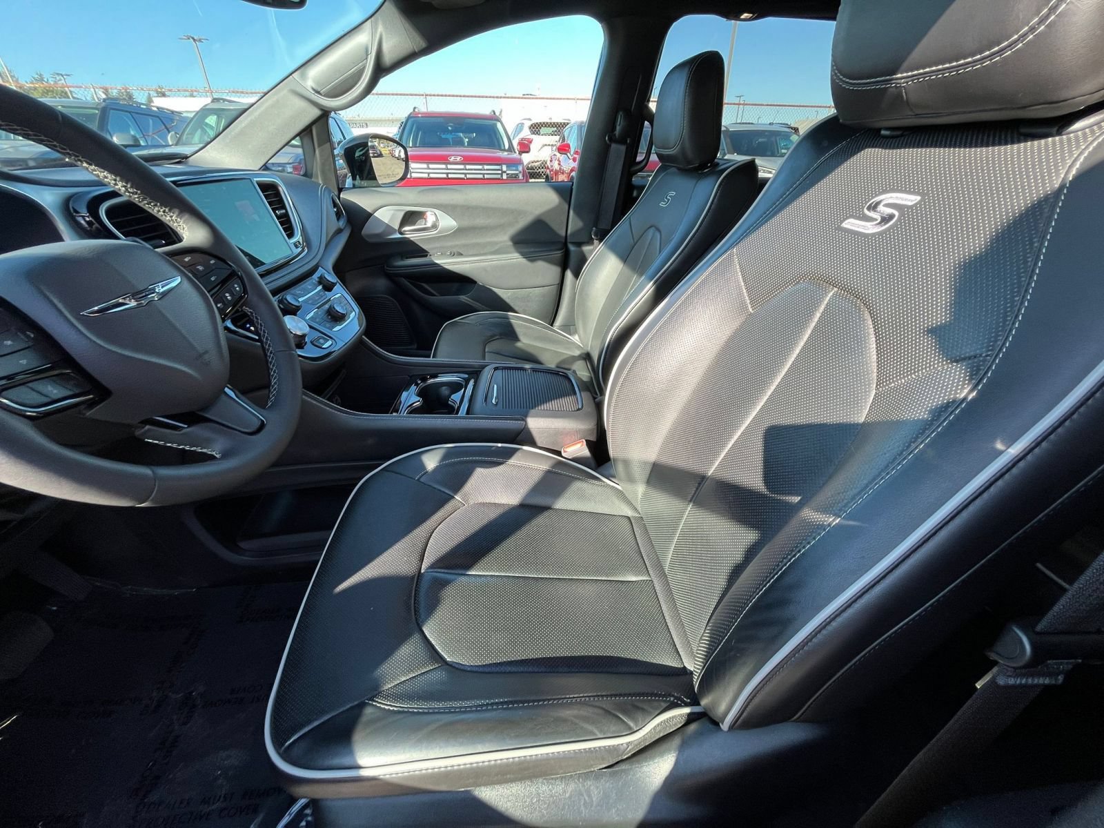 Used 2025 Chrysler Pacifica Limited FWD image 29