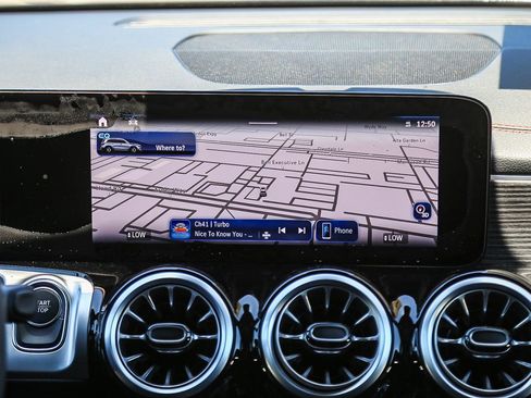 Used 2024 Mercedes-Benz EQB 300 4MATIC image 12