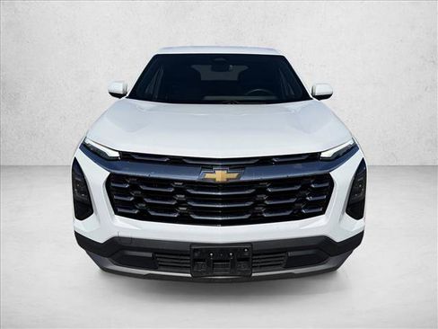Used 2025 Chevrolet Equinox LT FWD image 2
