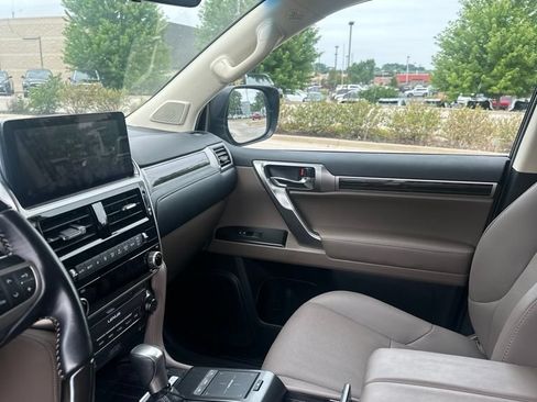 Used 2023 Lexus GX 460 Premium w/ Accessory Package AWD/4WD image 18