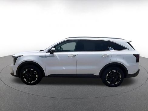 Used 2024 Kia Sorento S AWD/4WD image 9