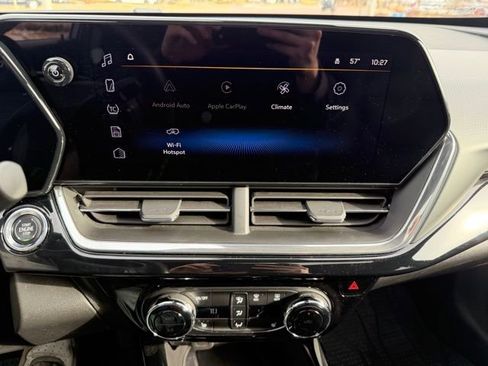 Used 2025 Chevrolet Trax RS w/ Sunroof Package image 19