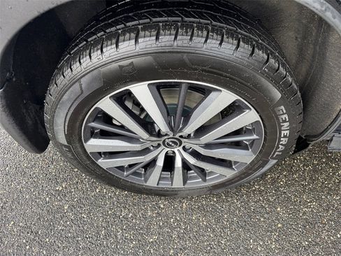 Used 2022 Nissan Pathfinder Platinum w/ Cargo Package image 22