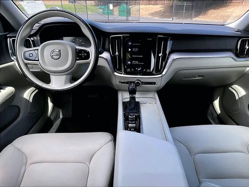 Used 2019 Volvo S60 T5 Momentum w/ Premium Package FWD image 18