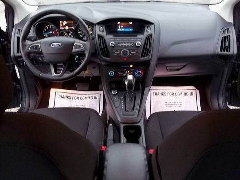 Used 2016 Ford Focus SE w/ SE Cold Weather Package FWD image 9