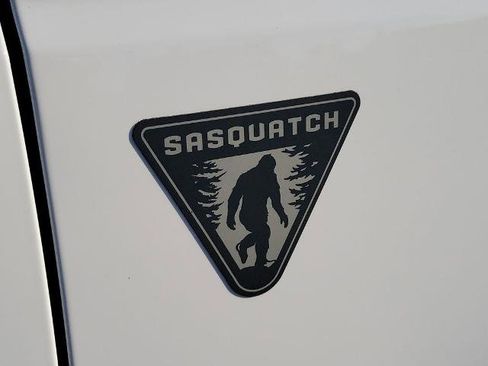 Certified 2023 Ford Bronco Base w/ Sasquatch Package image 9