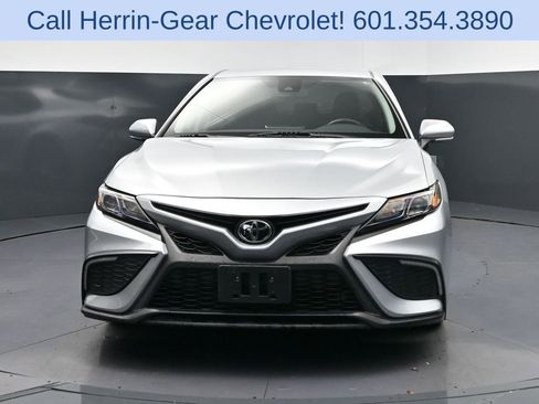 Used 2024 Toyota Camry SE image 10