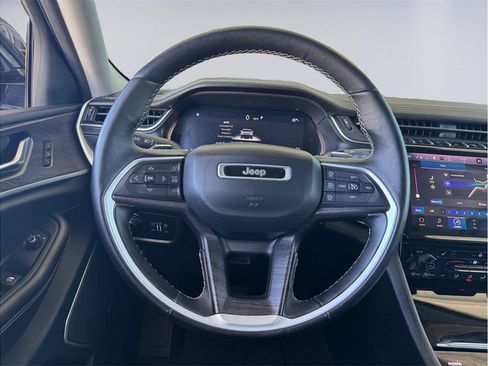 Used 2022 Jeep Grand Cherokee L Limited AWD/4WD image 13