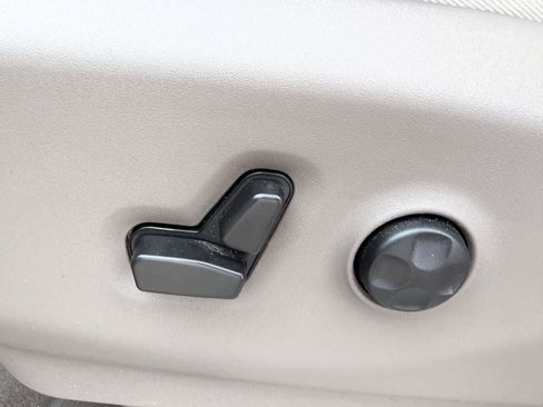 Used 2021 Chrysler Pacifica Touring-L w/ Premium & Safety Sphere Group FWD image 7