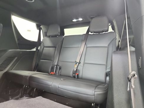 Used 2025 GMC Yukon Denali RWD image 12