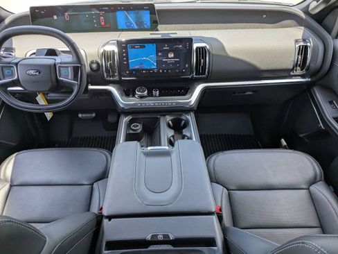 New 2025 Ford Expedition Platinum w/ Stealth Performance Package AWD/4WD image 9