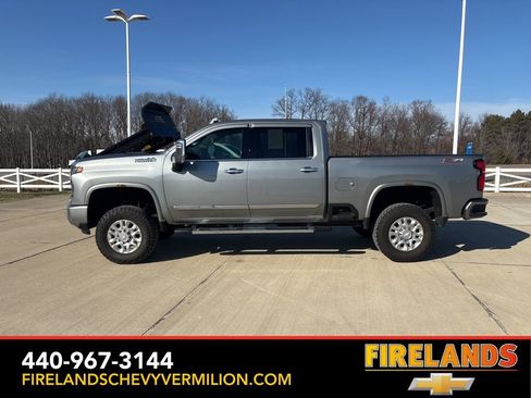 Used 2024 Chevrolet Silverado 3500 High Country w/ Technology Package image 3