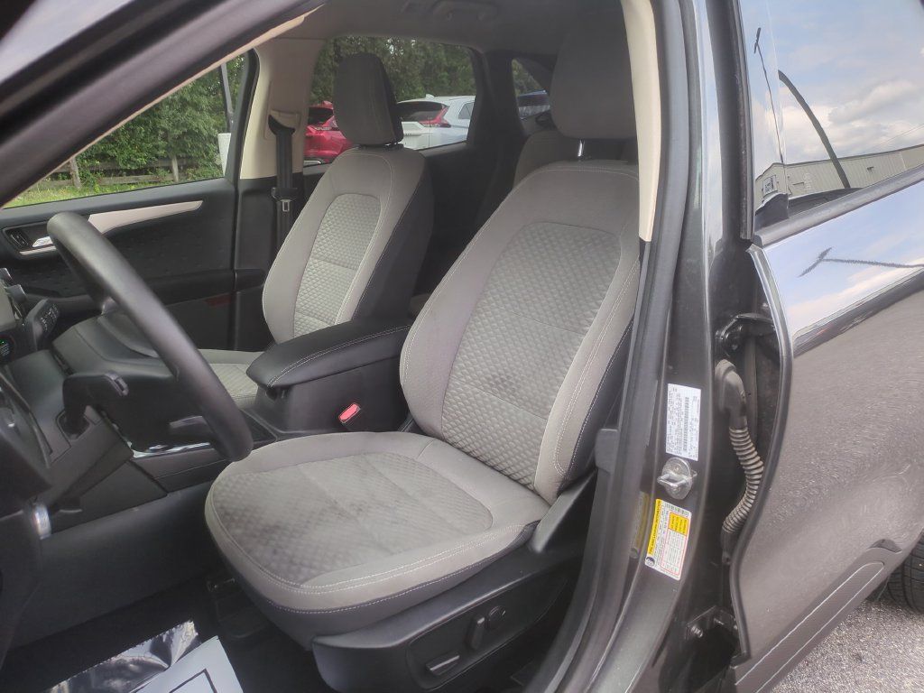 Used 2020 Ford Escape SE FWD image 13
