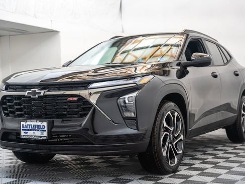 New 2026 Chevrolet Trax RS w/ Sunroof Package FWD image 3
