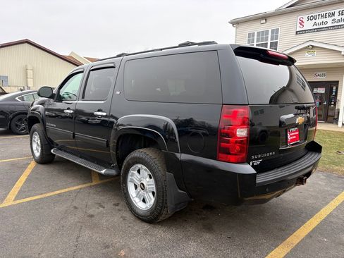 Used 2014 Chevrolet Suburban LT image 8