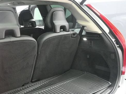 Used 2018 Volvo XC90 T6 Momentum w/ Convenience Package AWD/4WD image 20