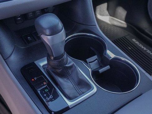 Certified 2019 Toyota Highlander Plus FWD image 23