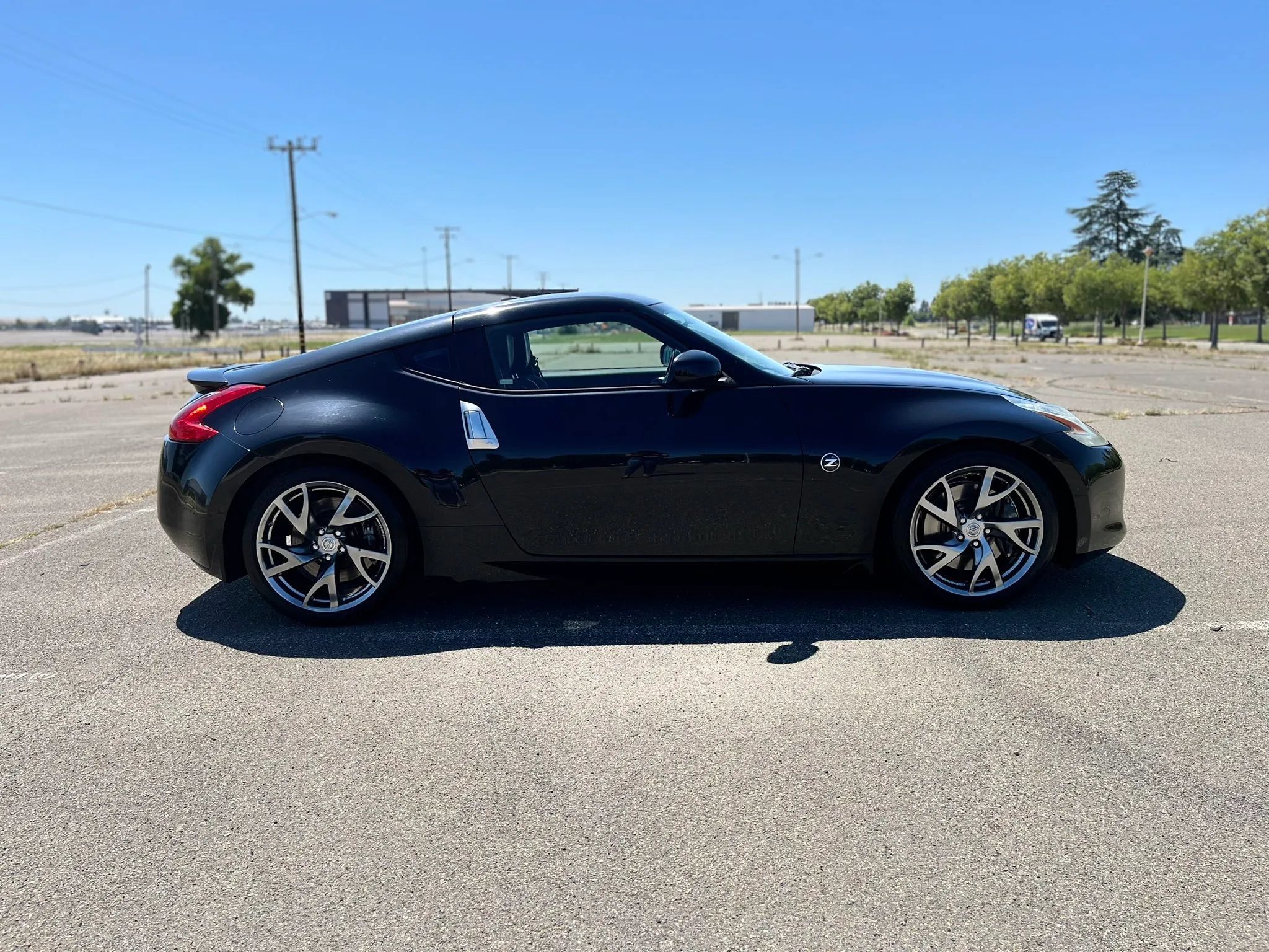 Used 2011 Nissan 370Z Touring w/ Sport Pkg RWD image 4