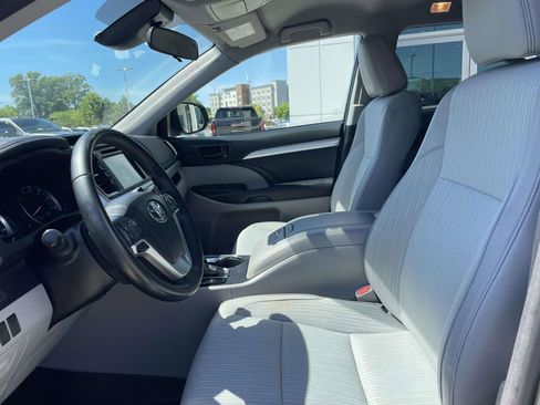 Used 2017 Toyota Highlander Plus AWD/4WD image 13