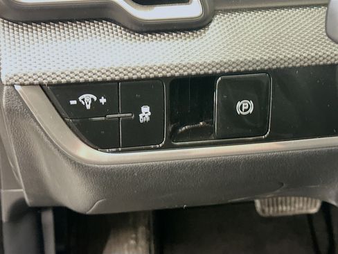 Used 2025 Kia Sportage LX image 17