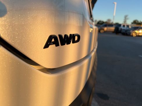 Used 2025 Honda Pilot Black Edition image 8