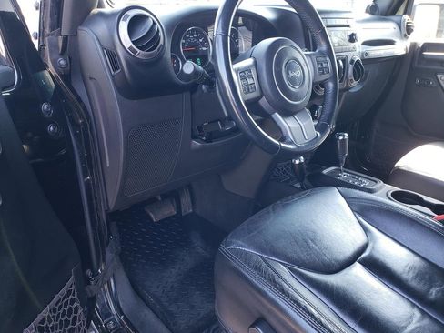 Used 2013 Jeep Wrangler Unlimited Sahara image 11