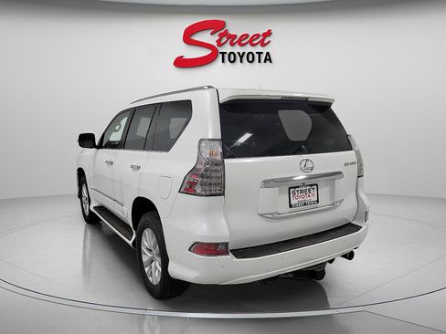 Used 2018 Lexus GX 460 image 2