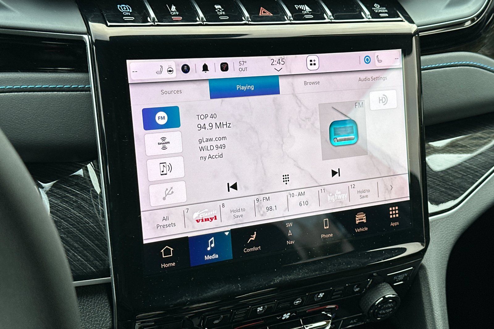 New 2023 Jeep Grand Cherokee Trailhawk w/ Advanced Protech Group II AWD/4WD image 17