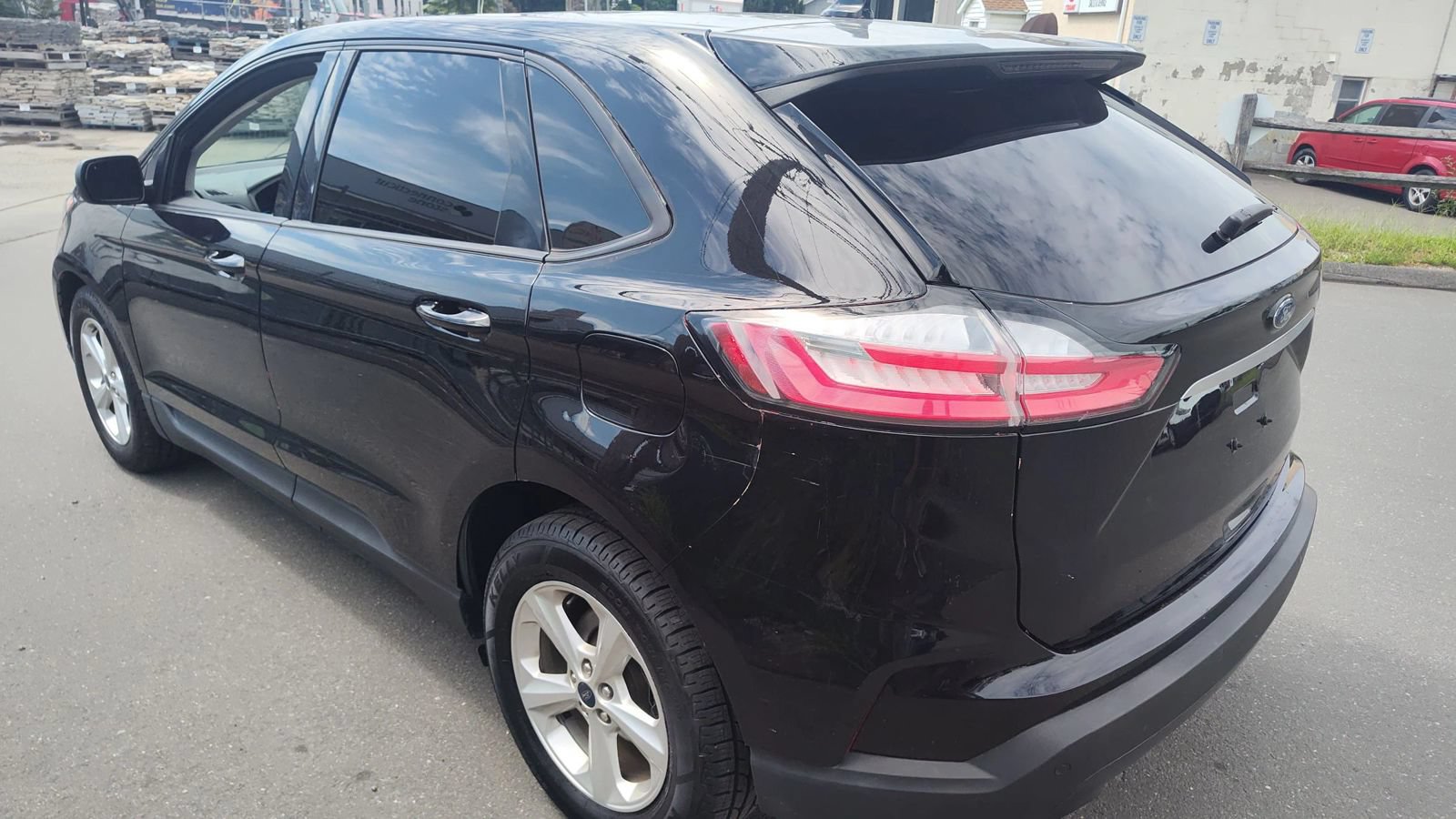 Used 2019 Ford Edge SE w/ SE Fleet Driver's Package AWD/4WD image 2