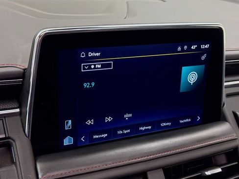 Used 2022 Chevrolet Suburban RST w/ Luxury Package image 15