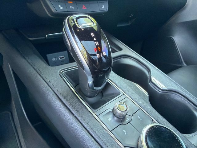 Used 2023 Cadillac XT4 Luxury w/ LPO, Onyx Lite Package FWD image 32