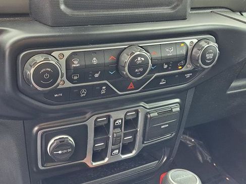 Used 2022 Jeep Gladiator Willys image 15
