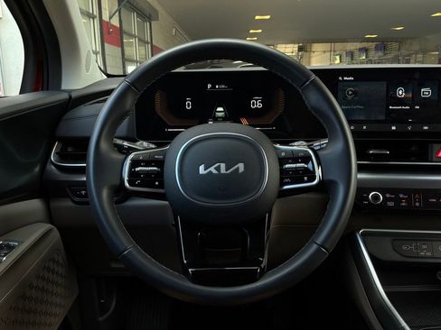Used 2026 Kia Carnival FWD image 37