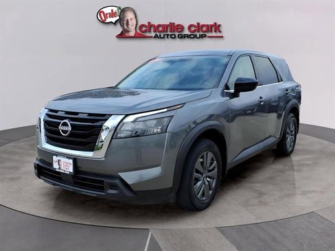 Used 2023 Nissan Pathfinder S image 1
