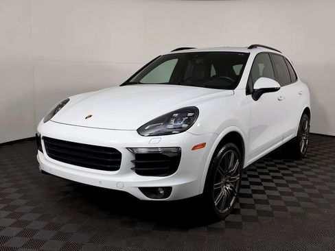 Used 2017 Porsche Cayenne Platinum Edition w/ Premium Package Plus (PJX) image 3
