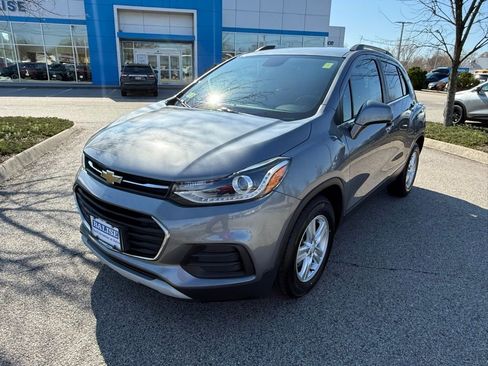 Used 2020 Chevrolet Trax LT w/ LT Convenience Package image 9