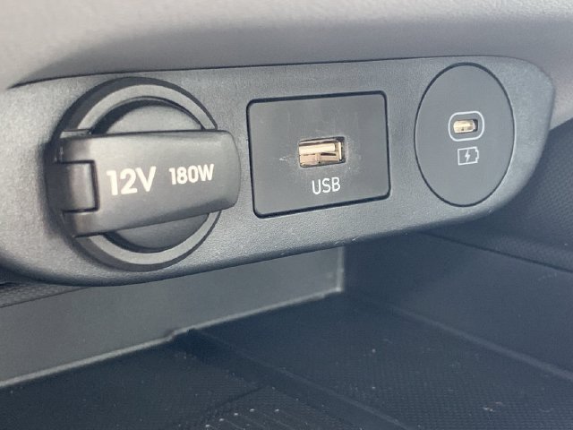 Used 2025 Hyundai Elantra SEL FWD image 29