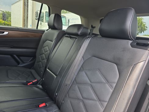 Used 2024 Volkswagen Atlas SE AWD/4WD image 17