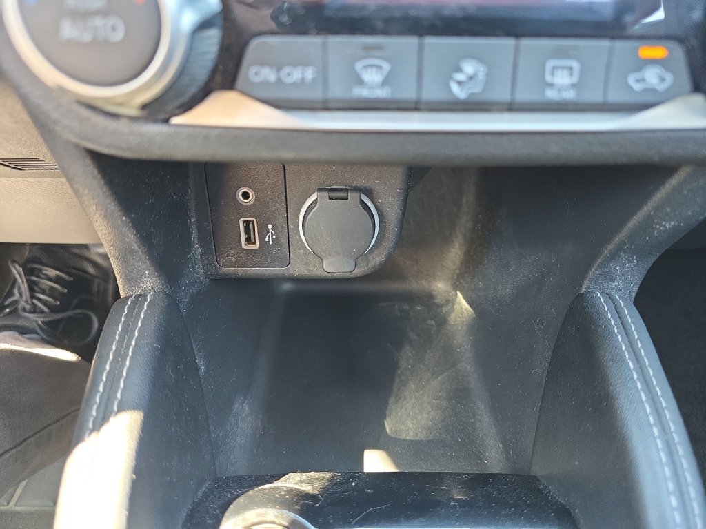 Used 2018 Nissan Kicks SR FWD image 25