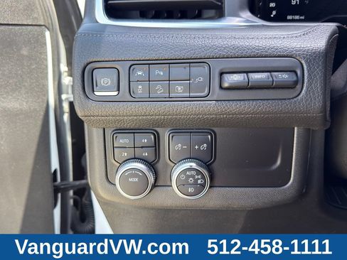 Used 2022 GMC Yukon XL Denali AWD/4WD image 29