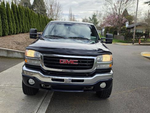 Used 2005 GMC Sierra 2500 SLE image 2