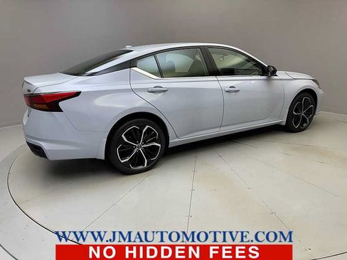 Used 2024 Nissan Altima 2.5 SR w/ SR Premium Package AWD/4WD image 5