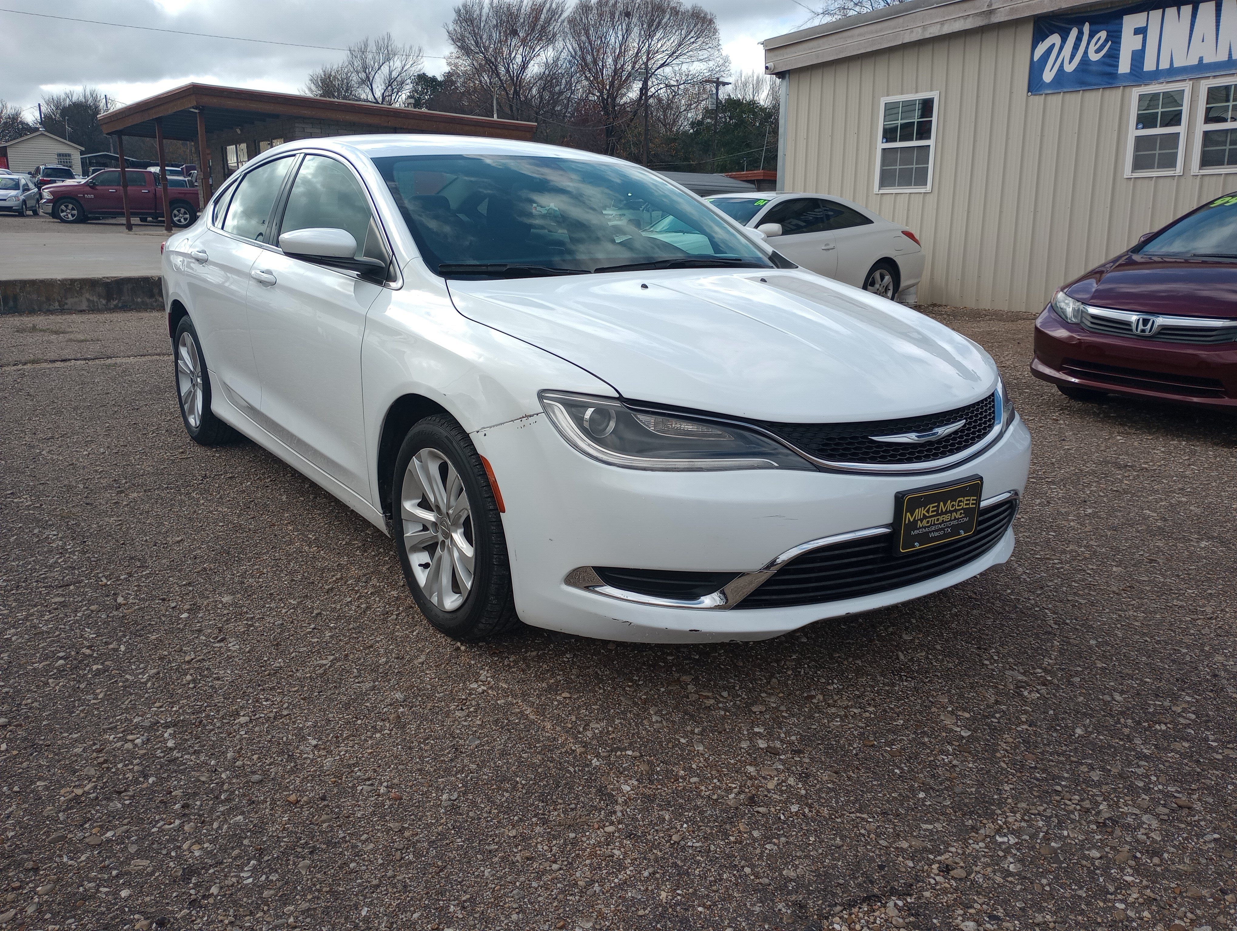 Used 2015 Chrysler 200 Limited FWD image 1