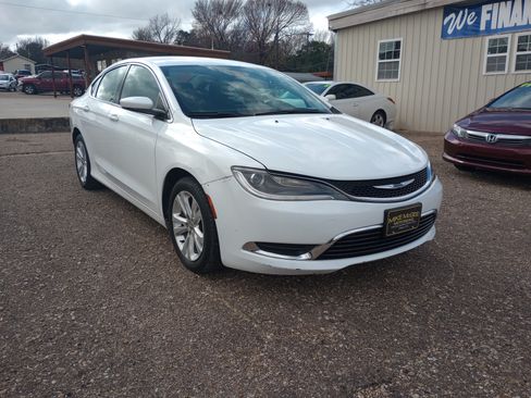 Used 2015 Chrysler 200 Limited FWD image 1