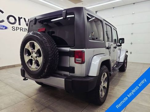 Used 2018 Jeep Wrangler Unlimited Sahara w/ Connectivity Group AWD/4WD image 6