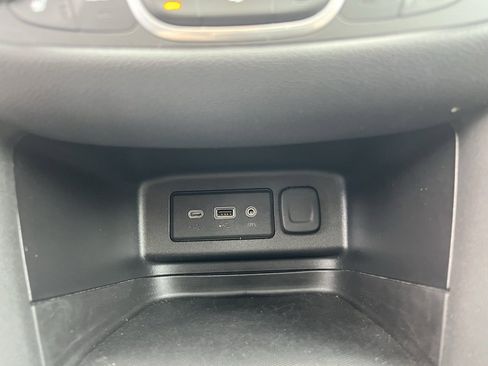 Used 2019 Chevrolet Equinox LT image 18