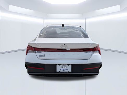 Certified 2025 Hyundai Elantra SEL FWD image 5