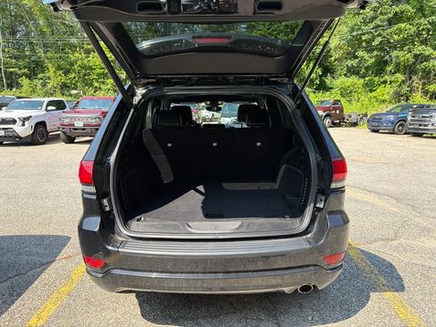 Used 2019 Jeep Grand Cherokee Altitude AWD/4WD image 4